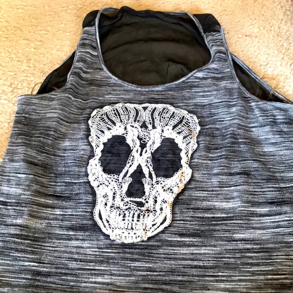 Skull tank ☠️ - Picture 1 of 2